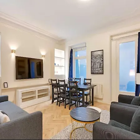 Arc De Triomphe For 8 * Paris